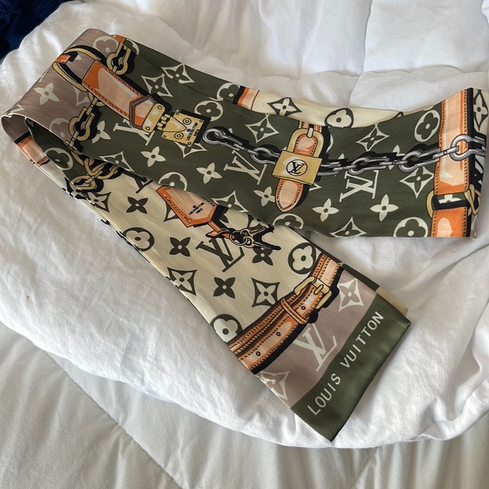 Louis Vuitton Twilly, green khaki